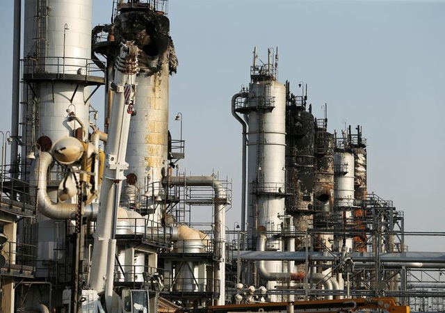 Nhà máy dầu Ả rập Xê út chi chít vết tích hỏa lực sau vụ tấn công chấn động - 3
