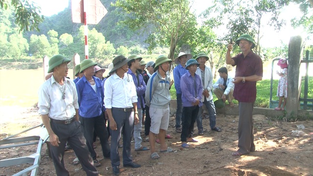 Bí thư thôn tự sắm thuyền, lập đội cứu hộ tình nguyện trên sông vào động Phong Nha - 3 Bí thư thôn tự sắm thuyền, lập đội cứu hộ tình nguyện trên sông vào động Phong Nha - 3