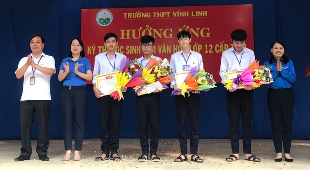 Quảng Trị: Tuyên dương 7 học sinh “nhặt được của rơi trả lại người mất” - 1 Quảng Trị: Tuyên dương 7 học sinh “nhặt được của rơi trả lại người mất” - 1