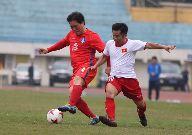 Ph&oacute; thủ tướng Vũ Đức Đam ghi 2 b&agrave;n v&agrave;o lưới đội Nghị sĩ H&agrave;n Quốc - Ảnh 3.