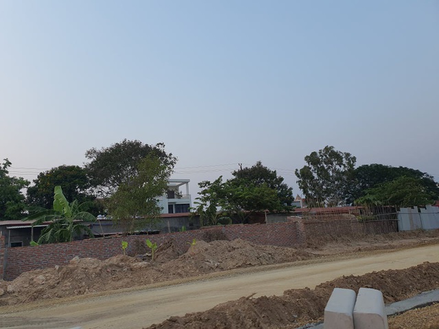 Nóng tình trạng các nhóm giang hồ ngang nhiên huy động lực lượng đi... chiếm đất - 4 Nóng tình trạng các nhóm giang hồ ngang nhiên huy động lực lượng đi... chiếm đất - 4