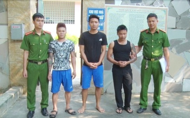 Người phụ nữ nghi thu&ecirc; c&ocirc;n đồ n&eacute;m &ldquo;bom xăng&rdquo; v&agrave;o nh&agrave; t&igrave;nh địch - 1
