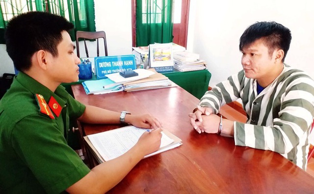 Nghi can cướp tiệm vàng ra đầu thú sau 4 tháng lẩn trốn - 1 Nghi can cướp tiệm vàng ra đầu thú sau 4 tháng lẩn trốn - 1