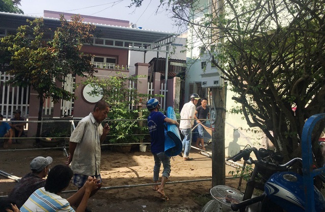 Ba người bị điện giật tử vong khi đường ngập - 1 Ba người bị điện giật tử vong khi đường ngập - 1