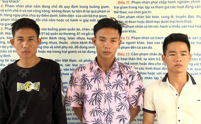 Chủ quán karaoke nhốt nữ nhân viên, dùng còng số 8 để “dạy dỗ” - 1 Chủ quán karaoke nhốt nữ nhân viên, dùng còng số 8 để “dạy dỗ” - 1
