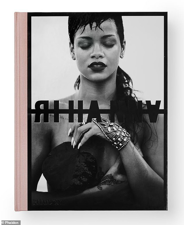 Sách ảnh 2,5 tỷ đồng của Rihanna bán hết trong “một nốt nhạc” - 12