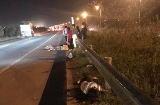 Chạy ngang qua cao tốc, 2 nữ công nhân bị ô tô tông tử vong, 1 người bị thương - 1