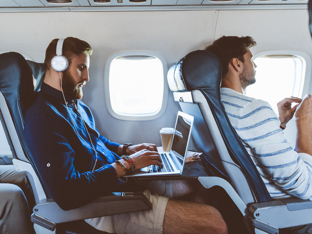 Vietnam Airlines bắt đầu cung cấp Wi-Fi phục vụ hành khách trên chuyến bay - 2 Vietnam Airlines bắt đầu cung cấp Wi-Fi phục vụ hành khách trên chuyến bay - 2