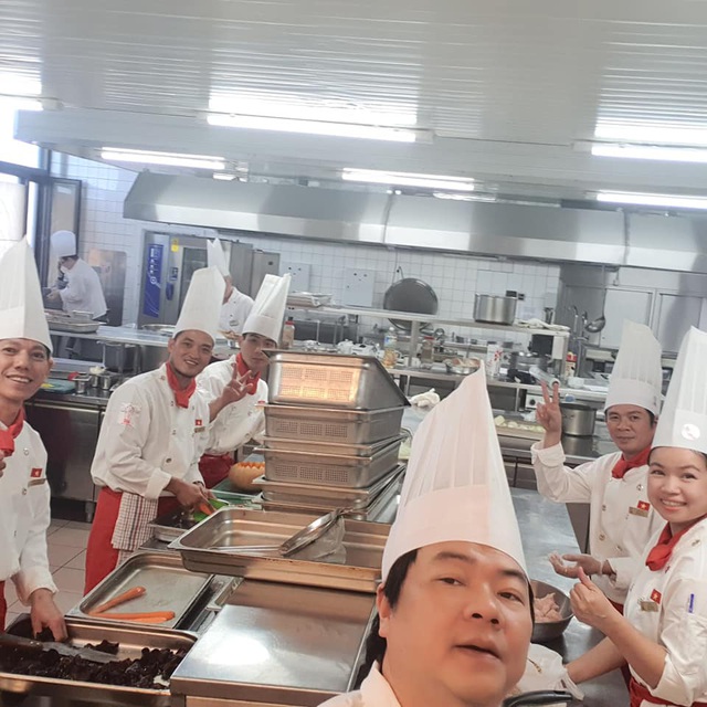 Chân dung bếp trưởng mang ẩm thực Huế ra thế giới - 8 Chân dung bếp trưởng mang ẩm thực Huế ra thế giới - 8