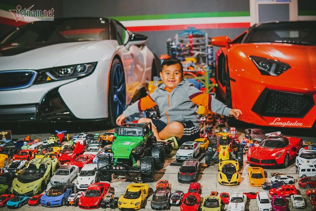 Cậu bé người Việt sở hữu 7.000 siêu xe gần tỷ đồng - 1 Cậu bé người Việt sở hữu 7.000 siêu xe gần tỷ đồng - 1