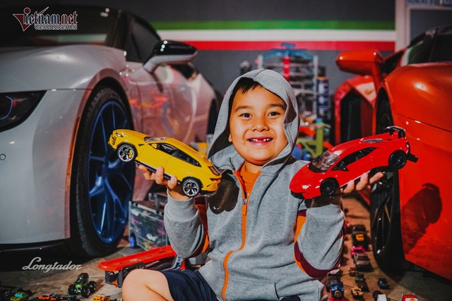 Cậu bé người Việt sở hữu 7.000 siêu xe gần tỷ đồng - 2 Cậu bé người Việt sở hữu 7.000 siêu xe gần tỷ đồng - 2