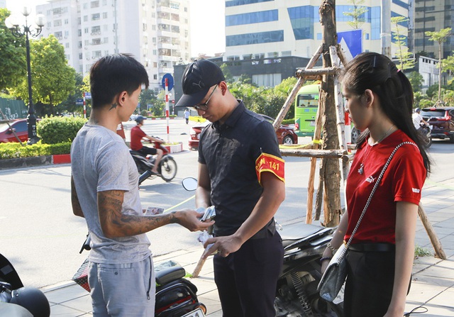 Nhiều thanh niên quay đầu bỏ chạy khi gặp chốt 141 - 7 Nhiều thanh niên quay đầu bỏ chạy khi gặp chốt 141 - 7