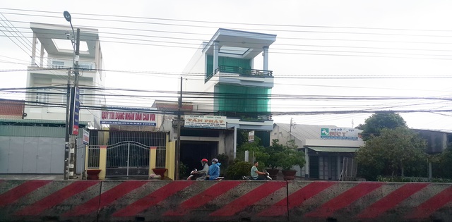Điều chuyển công tác Trung tá công an chặn đường xô xát phụ nữ vì tiền cò đất - 1 Điều chuyển công tác Trung tá công an chặn đường xô xát phụ nữ vì tiền cò đất - 1