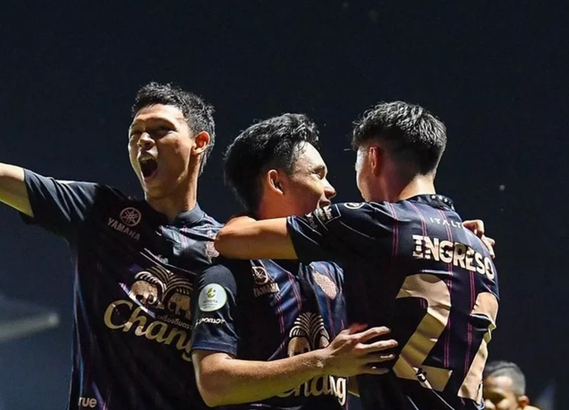 Supachok ghi bàn, đội bóng cũ của Xuân Trường sắp vô địch Thai League - 1 Supachok ghi bàn, đội bóng cũ của Xuân Trường sắp vô địch Thai League - 1