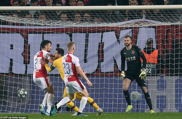 Messi ghi b&agrave;n, Barcelona hạ Slavia Praha v&agrave; vươn l&ecirc;n ng&ocirc;i đầu bảng - 2