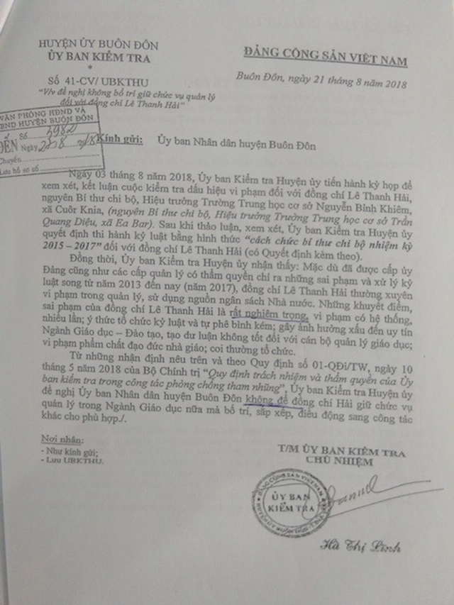 Hiệu trưởng li&ecirc;n tục bị kỷ luật vẫn tại vị - 2