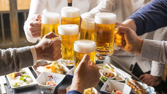 Kinh doanh rượu bia trên mạng phải đảm bảo không bán cho người dưới 18 tuổi - 2 Kinh doanh rượu bia trên mạng phải đảm bảo không bán cho người dưới 18 tuổi - 2