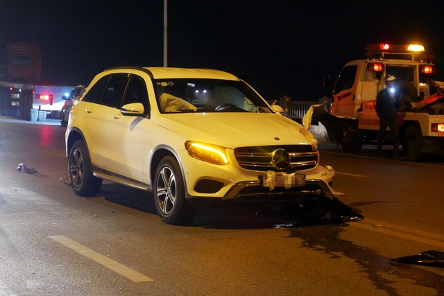 Hà Nội: Tai nạn kinh hoàng giữa 3 xe ô tô trên trên cầu Vĩnh Tuy - 8 Hà Nội: Tai nạn kinh hoàng giữa 3 xe ô tô trên trên cầu Vĩnh Tuy - 8