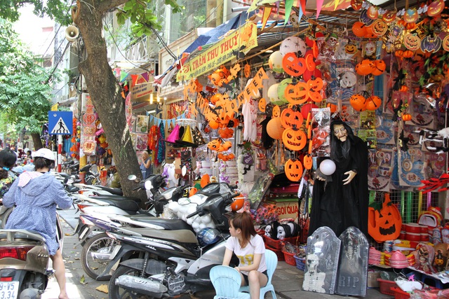 Thị trường Halloween: Tràn ngập sản phẩm xuất xứ từ Trung Quốc - 2 Thị trường Halloween: Tràn ngập sản phẩm xuất xứ từ Trung Quốc - 2