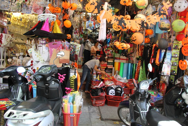 Thị trường Halloween: Tràn ngập sản phẩm xuất xứ từ Trung Quốc - 3 Thị trường Halloween: Tràn ngập sản phẩm xuất xứ từ Trung Quốc - 3