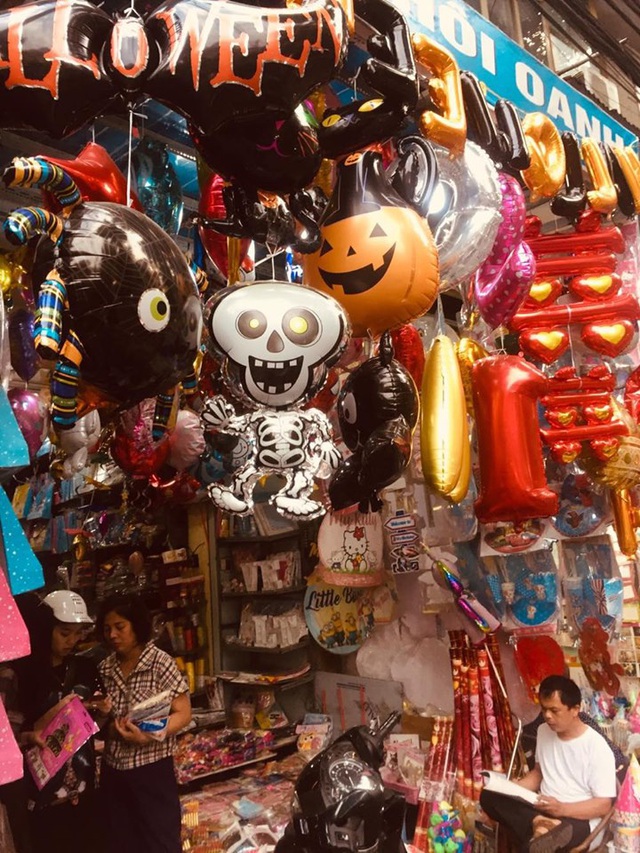 Thị trường Halloween: Tràn ngập sản phẩm xuất xứ từ Trung Quốc - 4 Thị trường Halloween: Tràn ngập sản phẩm xuất xứ từ Trung Quốc - 4