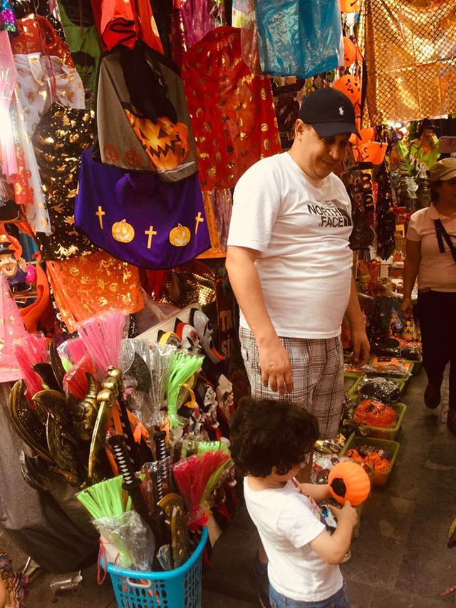 Thị trường Halloween: Tràn ngập sản phẩm xuất xứ từ Trung Quốc - 7 Thị trường Halloween: Tràn ngập sản phẩm xuất xứ từ Trung Quốc - 7