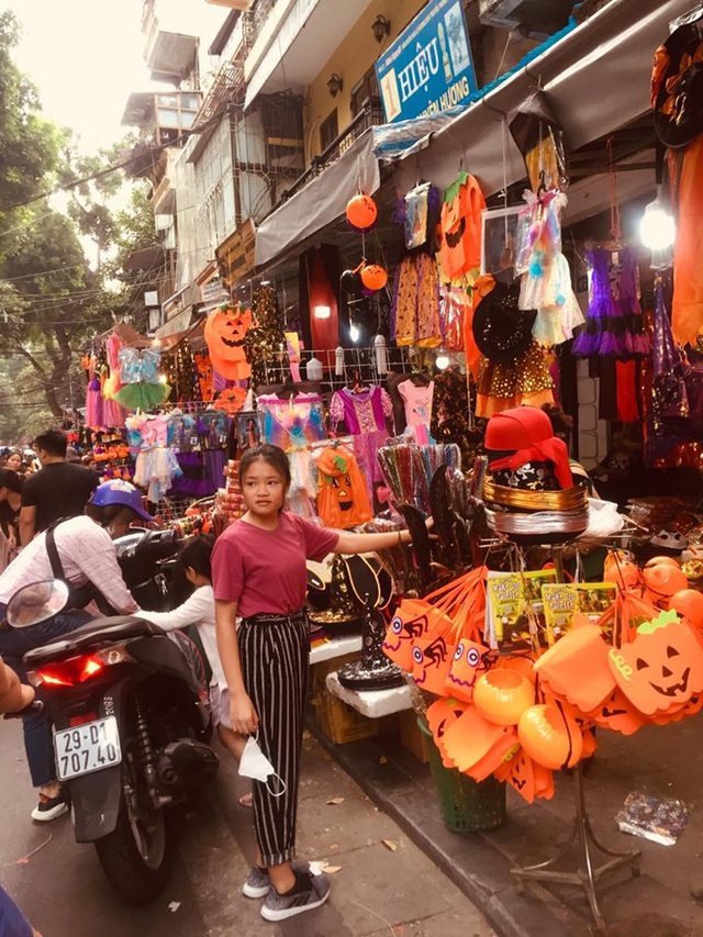 Thị trường Halloween: Tràn ngập sản phẩm xuất xứ từ Trung Quốc - 8 Thị trường Halloween: Tràn ngập sản phẩm xuất xứ từ Trung Quốc - 8