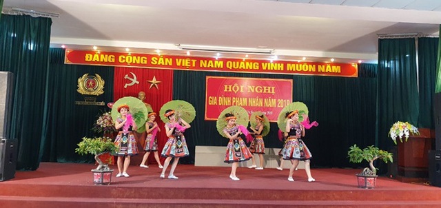 Ấm áp tình thân trong bữa cơm gia đình tại Trại giam Hoàng Tiến - 1 Ấm áp tình thân trong bữa cơm gia đình tại Trại giam Hoàng Tiến - 1