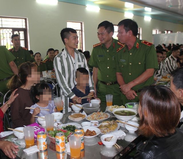 Ấm áp tình thân trong bữa cơm gia đình tại Trại giam Hoàng Tiến - 6 Ấm áp tình thân trong bữa cơm gia đình tại Trại giam Hoàng Tiến - 6