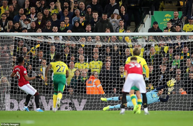 Thủ môn Norwich tỏa sáng trước Man Utd là chuyên gia bắt phạt đền - 2 Thủ môn Norwich tỏa sáng trước Man Utd là chuyên gia bắt phạt đền - 2