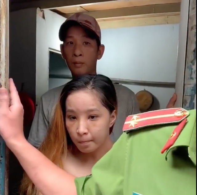Bắt khẩn cấp cha dượng nghi châm tàn thuốc khắp người bé gái 6 tuổi - 1 Bắt khẩn cấp cha dượng nghi châm tàn thuốc khắp người bé gái 6 tuổi - 1