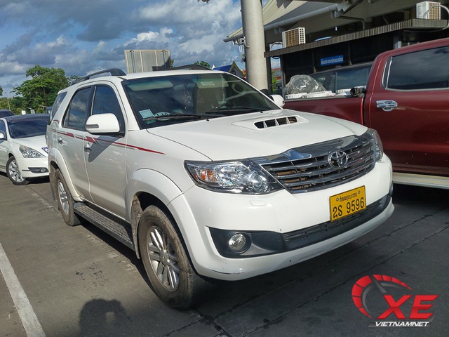 Đẳng cấp dân chơi Lào, xe sang biển siêu đẹp chạy đầy đường - 10 Đẳng cấp dân chơi Lào, xe sang biển siêu đẹp chạy đầy đường - 10