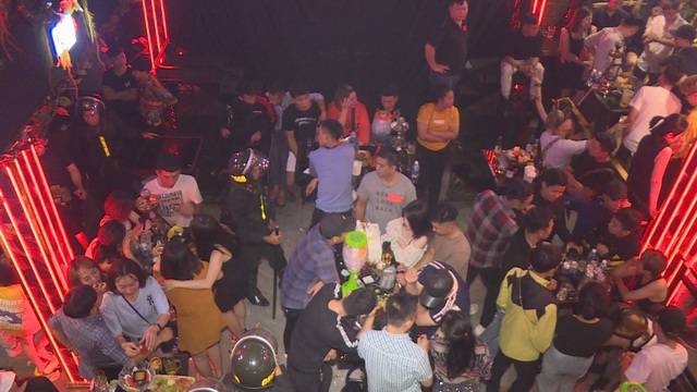 300 cán bộ chiến sĩ đột kích quán bar, karaoke phát hiện 88 đối tượng sử dụng ma túy - 2