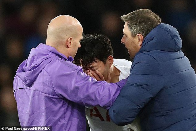 Son Heung Min bật khóc sau khi làm gãy cổ chân cầu thủ Everton - 9 Son Heung Min bật khóc sau khi làm gãy cổ chân cầu thủ Everton - 9