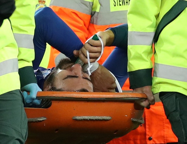 Son Heung Min bật khóc sau khi làm gãy cổ chân cầu thủ Everton - 8 Son Heung Min bật khóc sau khi làm gãy cổ chân cầu thủ Everton - 8