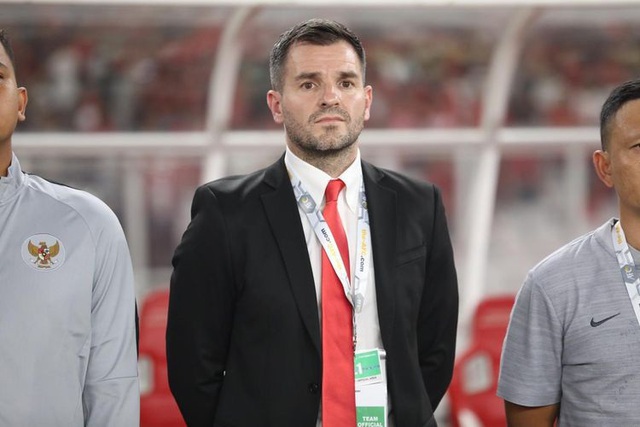HLV Simon McMenemy vẫn dẫn dắt tuyển Indonesia thi đấu với Malaysia - 1 HLV Simon McMenemy vẫn dẫn dắt tuyển Indonesia thi đấu với Malaysia - 1