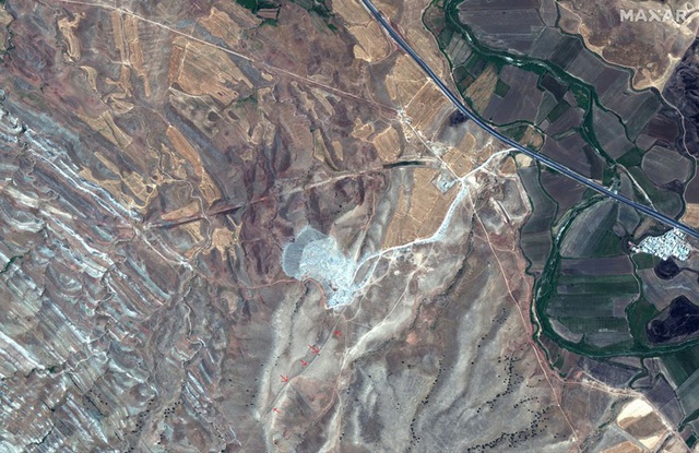 Phát hiện bức tường cổ bí ẩn dài hơn 100km ở Iran - 1