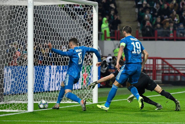 C.Ronaldo mất kỷ lục ở Champions League v&igrave; bị đồng đội cướp b&agrave;n thắng - 3