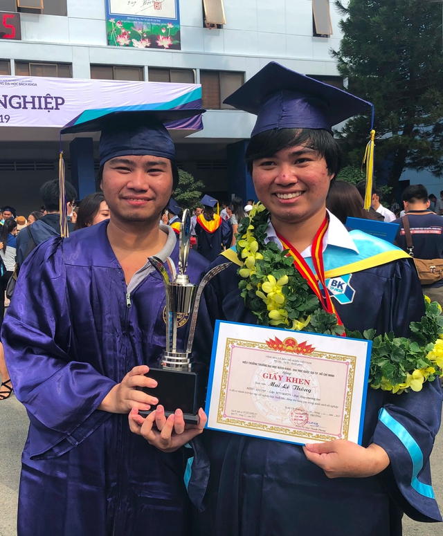 Anh em song sinh cùng tốt nghiệp xuất sắc trường ĐH Bách khoa TPHCM - 2 Anh em song sinh cùng tốt nghiệp xuất sắc trường ĐH Bách khoa TPHCM - 2