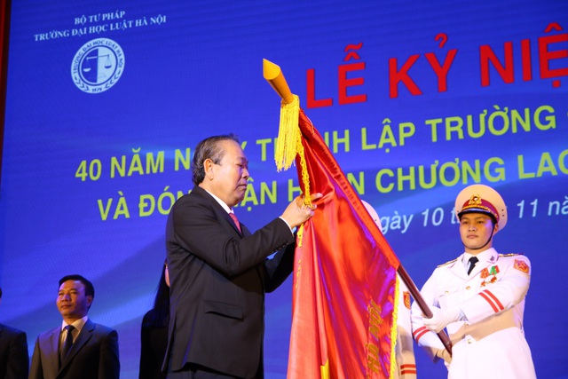 Kỷ niệm 40 năm th&agrave;nh lập, ĐH Luật H&agrave; Nội nhận Hu&acirc;n chương Lao động hạng Nhất - 3