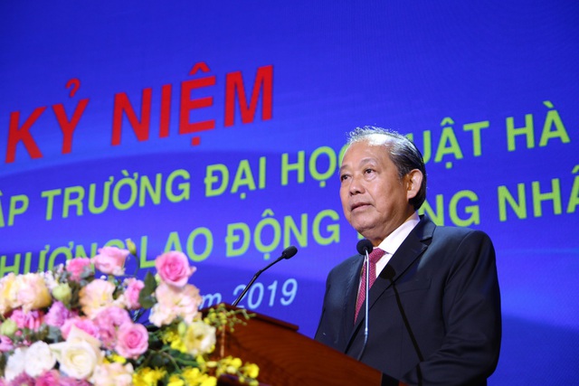 Kỷ niệm 40 năm th&agrave;nh lập, ĐH Luật H&agrave; Nội nhận Hu&acirc;n chương Lao động hạng Nhất - 4