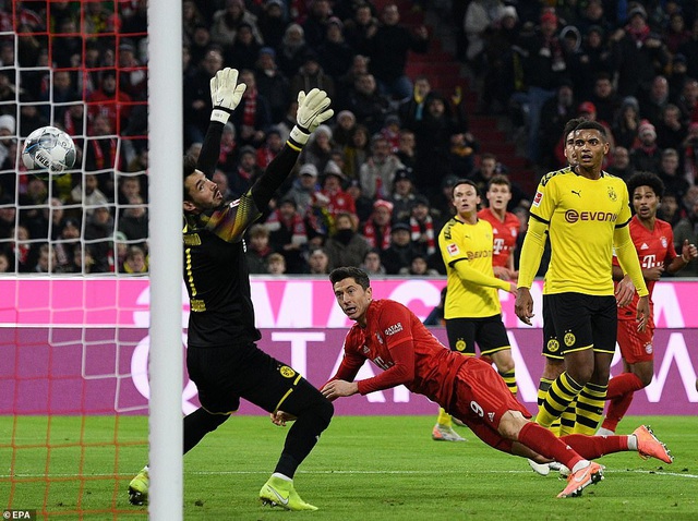 Bayern Munich 4-0 Dortmund: Lewandowski lại lập công - 1