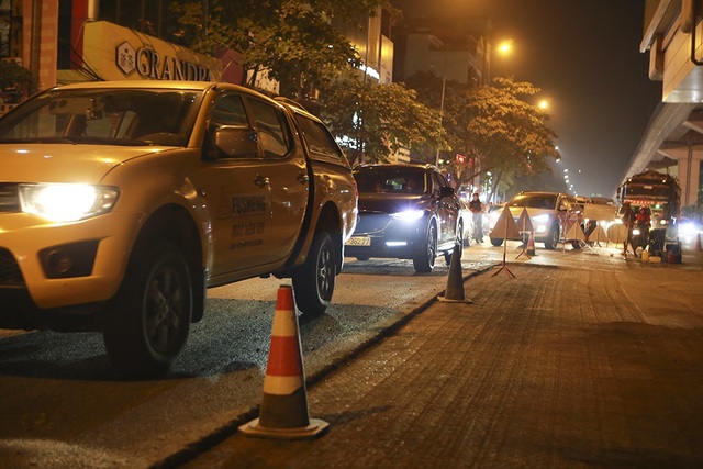 Hà Nội: Xuyên đêm sửa chữa, vá lại mặt đường Nguyễn Trãi - 7