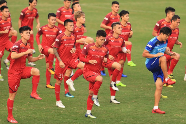 Đội tuyển Việt Nam tập bài lạ chờ đối đầu UAE ở Mỹ Đình - 2