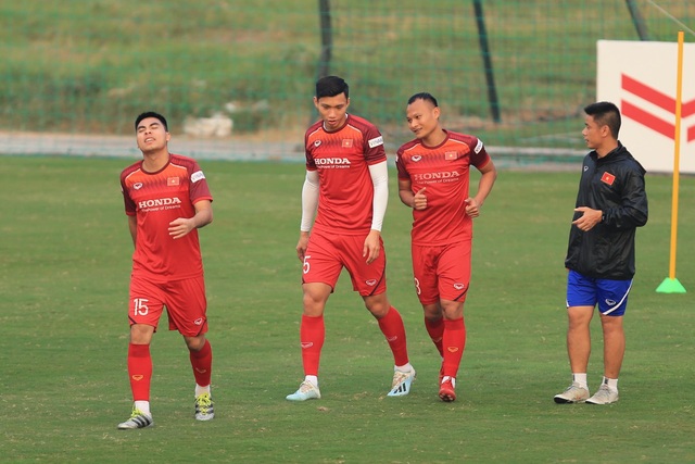 Đội tuyển Việt Nam tập bài lạ chờ đối đầu UAE ở Mỹ Đình - 15