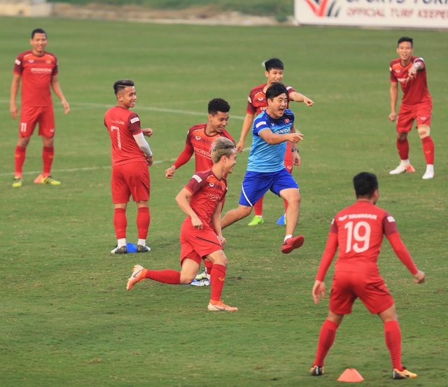 Đội tuyển Việt Nam tập bài lạ chờ đối đầu UAE ở Mỹ Đình - 8
