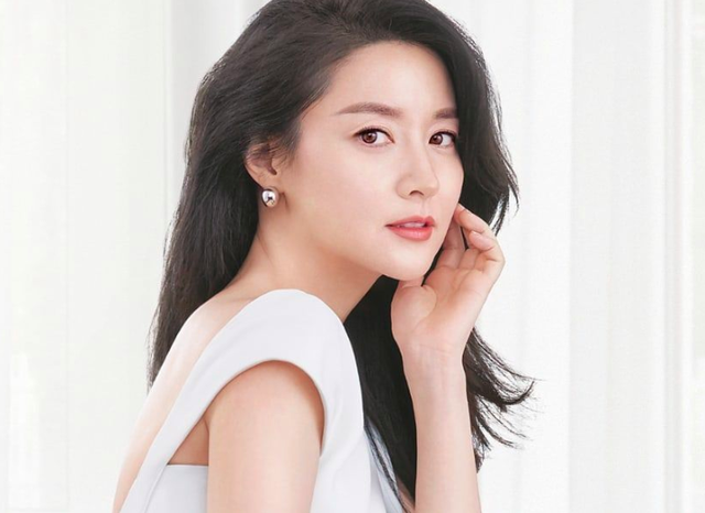 “Nàng Dae Jang Geum” Lee Young Ae tâm sự lý do đến với điện ảnh, hé lộ cuộc sống hiện tại - 1