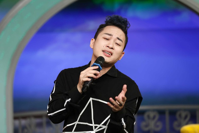 Tùng Dương: “Thắp sáng lên ngọn lửa Lạc Hồng chứa đựng sự nhân văn, mang ý nghĩa lớn lao…” - 2 Tùng Dương: “Thắp sáng lên ngọn lửa Lạc Hồng chứa đựng sự nhân văn, mang ý nghĩa lớn lao…” - 2