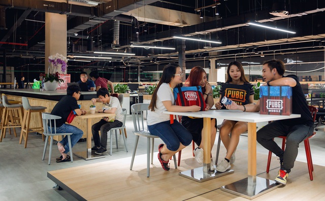 Hai “ông lớn” công nghệ Việt “khoe” văn phòng mới đồ sộ và hoành tráng - 4 Hai “ông lớn” công nghệ Việt “khoe” văn phòng mới đồ sộ và hoành tráng - 4
