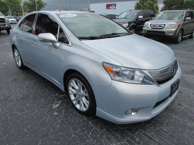 Xe c&ocirc;ng Lexus rẻ chỉ bằng một nửa gi&aacute; thị trường - 2